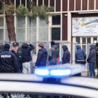 Policija na Savskoj cesti privela veću skupinu ljudi