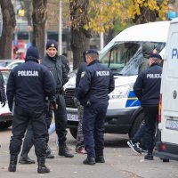 Policija na Savskoj cesti privela veću skupinu ljudi
