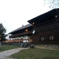 Predsjednica Kolinda Grabar-Kitarović i gradonačelnik Milan Bandić otvorili Advent na Prekrižju