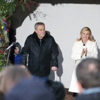 Predsjednica Kolinda Grabar-Kitarović i gradonačelnik Milan Bandić otvorili Advent na Prekrižju