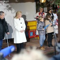Predsjednica Kolinda Grabar-Kitarović i gradonačelnik Milan Bandić otvorili Advent na Prekrižju