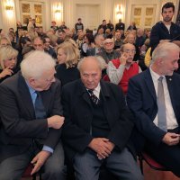 Drugi predsjednik hrvatske Vlade te bivši visokopozicionirani pripadnik Udbe Josip Manolić, bivši glavni državni odvjetnik i šef USKOK-a Dinko Cvitan, odvjetnica Jadranka Sloković i aktivist Zoran Pusić