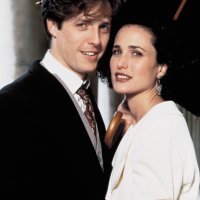 Hugh Grant i Andie MacDowell