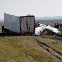 Na autocesti A3 prevrnuo se kamion pun svinjskih polovica