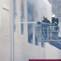 Zadar: U sklopu marine Tankerkomerc vatrogasci se bore s požarom