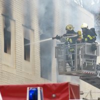 Zadar: U sklopu marine Tankerkomerc vatrogasci se bore s požarom