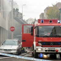 Zadar: U sklopu marine Tankerkomerc vatrogasci se bore s požarom