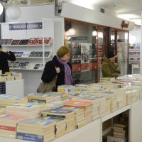 Velika adventska knjižara