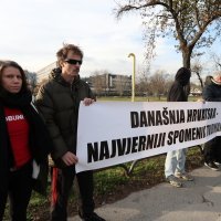 Prosvjed prije svečanosti otkrivanja spomenika Franji Tuđmanu