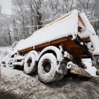 Kamion ralica sletila u kanal dok je čistila snijeg