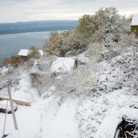 Zaseoci u brdima iznad Omiša jutros ostali zarobljeni s 20-ak centimetara snijega
