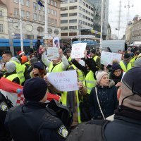 Održan prosvjed žutih prsluka na Trgu bana Jelačića