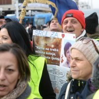 Održan prosvjed žutih prsluka na Trgu bana Jelačića