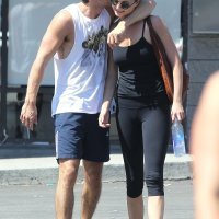 Emily VanCamp i Josh Bowman