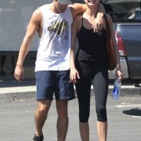 Emily VanCamp i Josh Bowman
