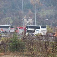 Autobus u kvaru na čvoru Orehovica, promet se odvija jednim kolničkim trakom