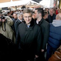Premijer Andrej Plenković na Badnjak u Bogovićevoj
