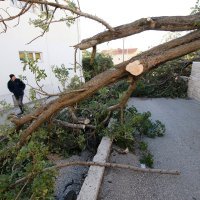 Olujna bura prouzročila štetu na makarskom području