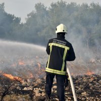 Dubrava kod Šibenika: Zračne snage pomažu vatrogascima u gašenju požara