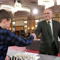 Garry Kasparov odigrao simultanku s poznatim osobama i šahistima