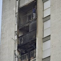 Zbog požara na balkonu vatrogasci evakuirali stanare nebodera