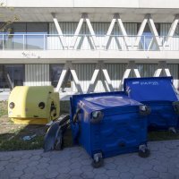 Orkanska bura raznosila je kontejnere širom grada