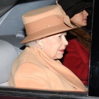 Princ William i Kate Middleton s kraljicom Elizabetom II. odlaze na misu u Sandringhamu