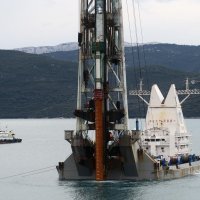 Započelo postavljanje pilota u more za podizanje Pelješkog mosta