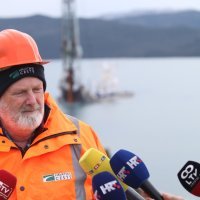 Započelo postavljanje pilota u more za podizanje Pelješkog mosta