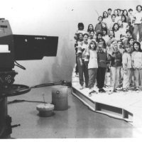 Nastup dječjeg zbora Zvjezdice 80-ih godina - plavokosa Lamija Alečković u prvom redu