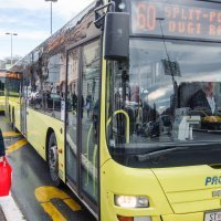 Vozači Prometovih autobusa u podne su zaustavili vozila u znak prosvjeda