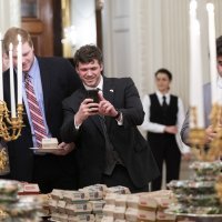 Donald Trump igračima Clemson Tigersa servirao je hamburgere, pomfrit i pizzu