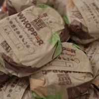 Donald Trump igračima Clemson Tigersa servirao je hamburgere, pomfrit i pizzu