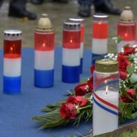 Polaganjem vijenaca i paljenjem svijeća kod središnjeg kriza na spomenik hrvatskim braniteljima obilježava se obljetnica vojno redarstvene akcije Maslenica