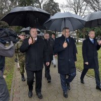 Polaganjem vijenaca i paljenjem svijeća kod središnjeg kriza na spomenik hrvatskim braniteljima obilježava se obljetnica vojno redarstvene akcije Maslenica