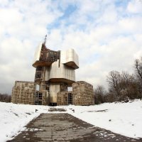 Devastirani Spomenik ustanku naroda Banije i Korduna