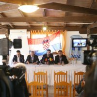 Vrgorac: Konferencija za medije HDZ-a nakon prosvjeda zbog tunela