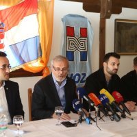 Vrgorac: Konferencija za medije HDZ-a nakon prosvjeda zbog tunela