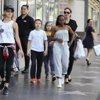 Angelina Jolie s djecom