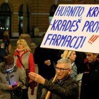 Okupljanje u Rijeci u znak podrške Huanitu Luksetiću