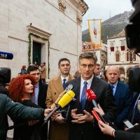 Andrej Plenković s ministrima na prijemu kod biskupa mons. Mate Uzinića