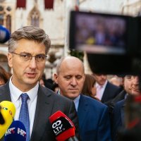 Andrej Plenković s ministrima na prijemu kod biskupa mons. Mate Uzinića