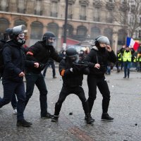 Policija u Francuskoj prosvjednike tjerala gumenim mecima