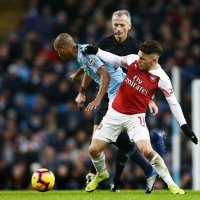 Manchester City (Fernandinho) - Arsenal (Lucas Torreira)