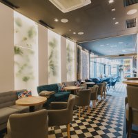 Živopisan interijer Hugo's bara u Puli