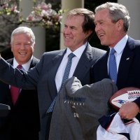 Bivši predsjednik SAD-a George W. Bush i Bill Belichick snimljeni 2005. godine