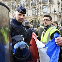 Prosvjed Žutih prsluka pred Narodnom skupštinom u Parizu