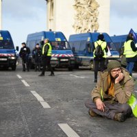 Prosvjed Žutih prsluka pred Narodnom skupštinom u Parizu