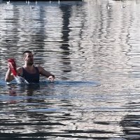 Vaterpolist Crvene Zvezde spasio se od batina skokom u more na splitskoj