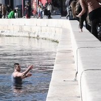 Vaterpolist Crvene Zvezde spasio se od batina skokom u more na splitskoj
